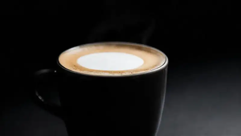 Comparación elegante de bebidas de café