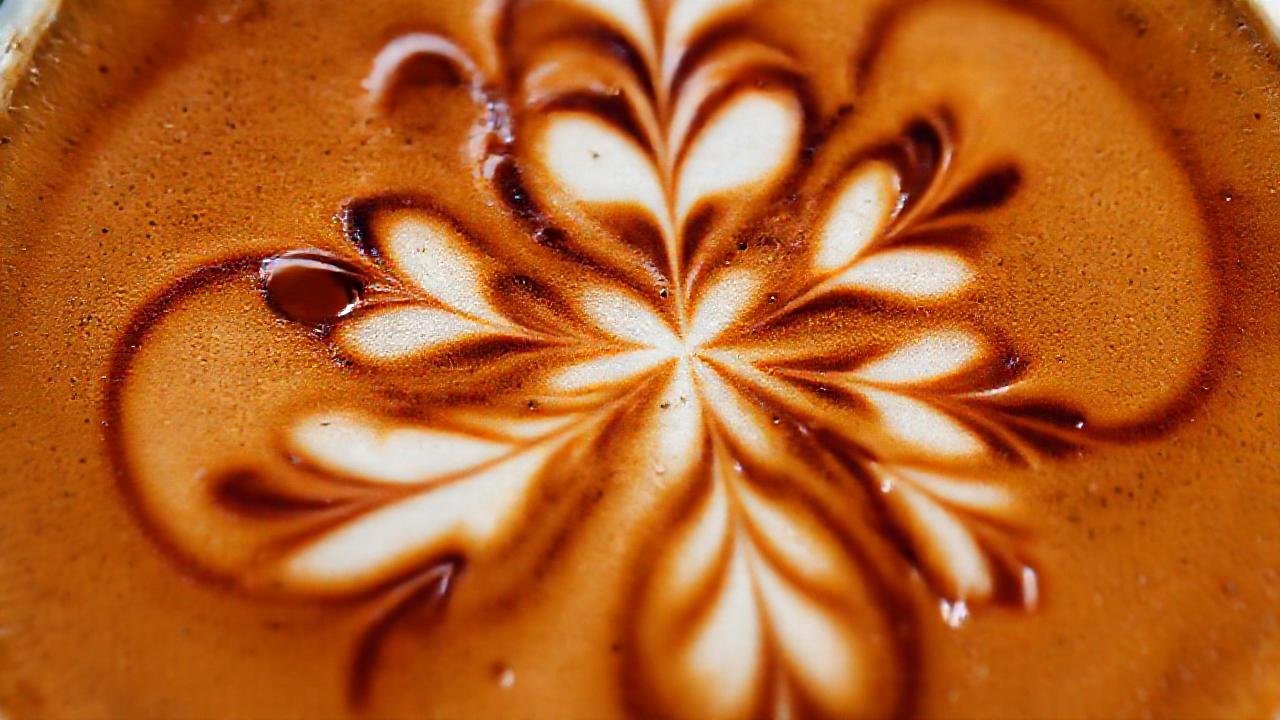 Crear arte en café es complejo