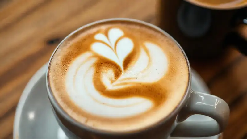 Un latte elegante con textura visual