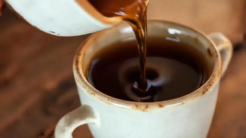 Café vietnamita, lento y contemplativo