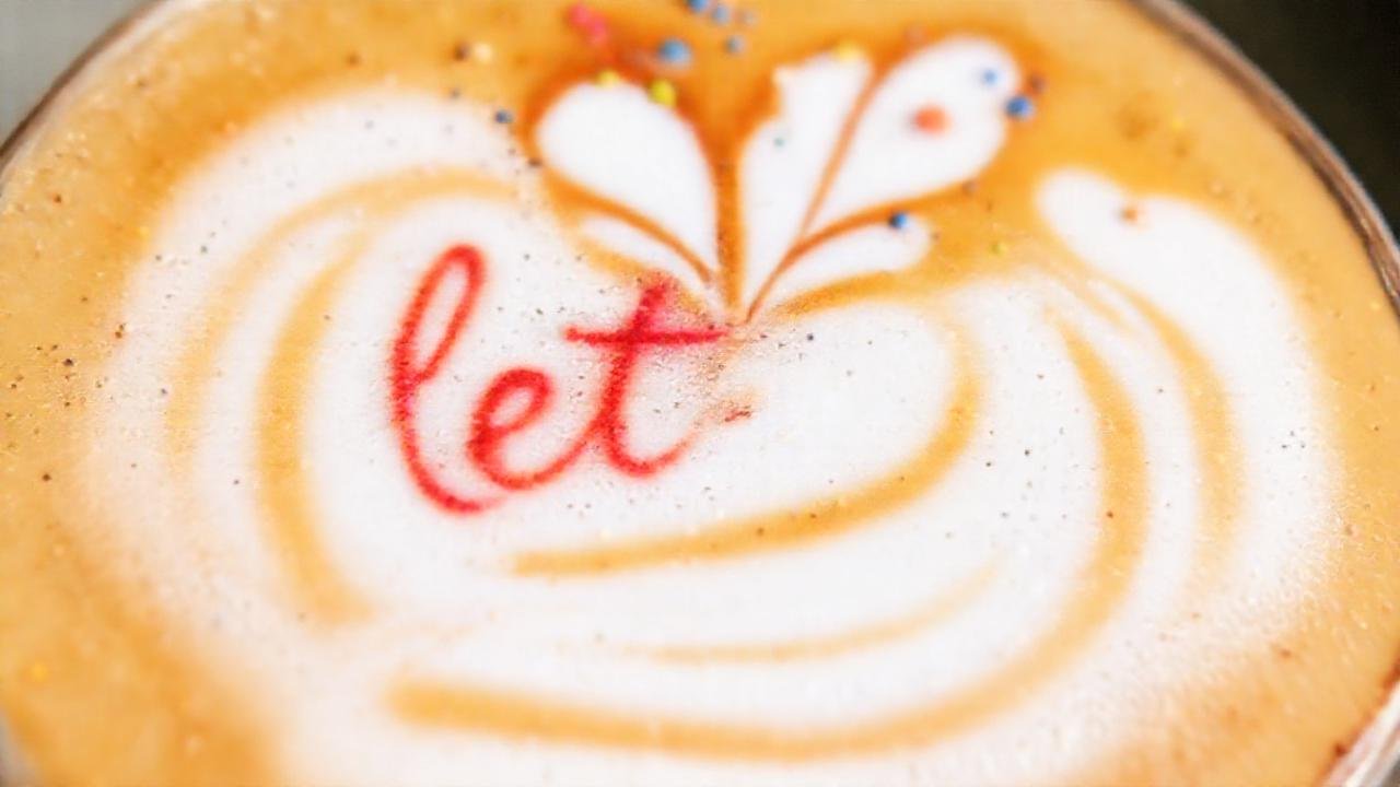 El arte latte crea momentos festivos