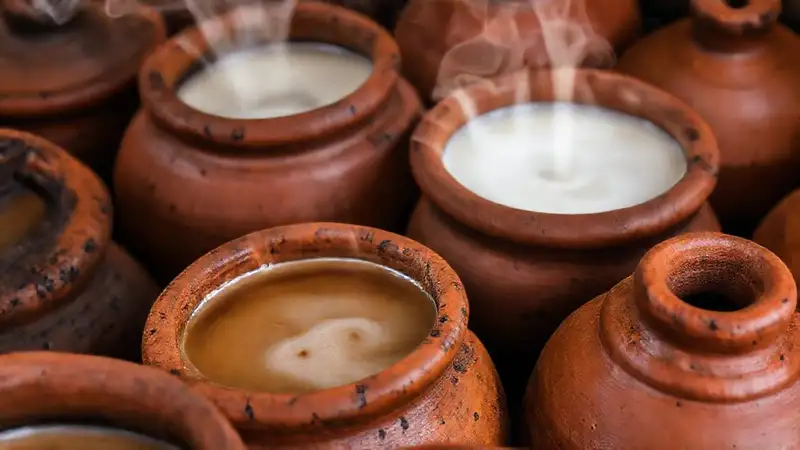Cocer café en barro, atmósfera acogedora